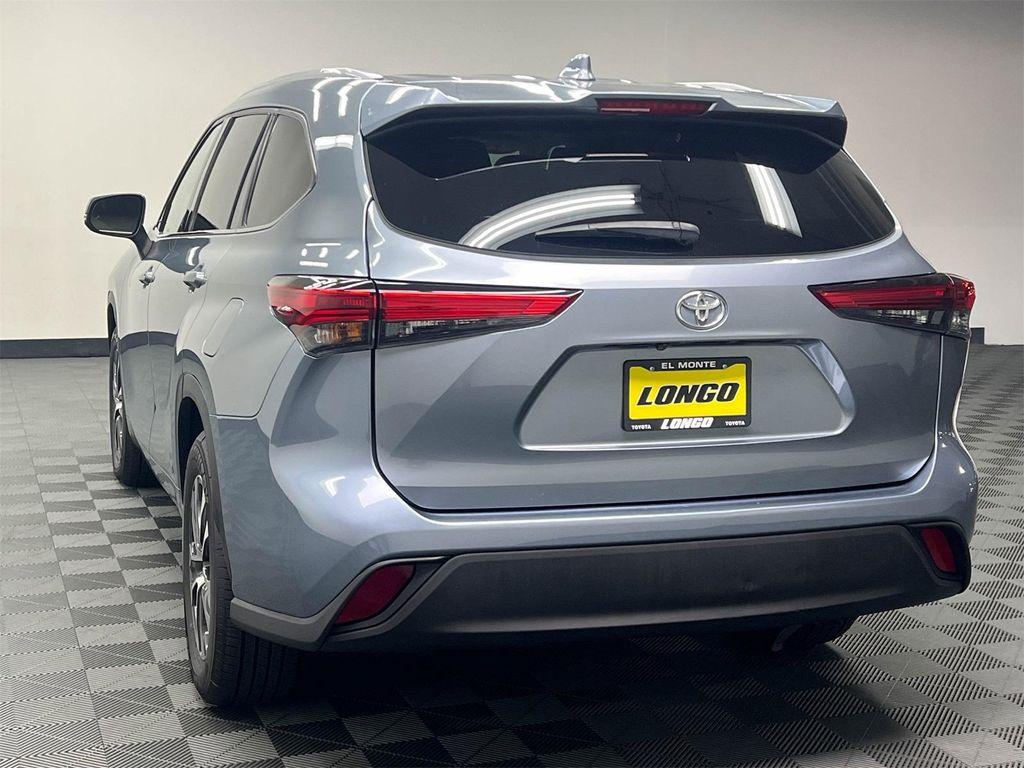 used 2022 Toyota Highlander car, priced at $33,288