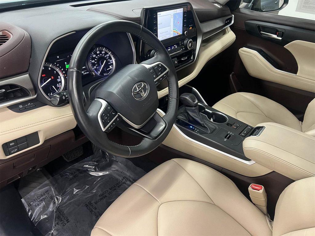 used 2022 Toyota Highlander car, priced at $33,288