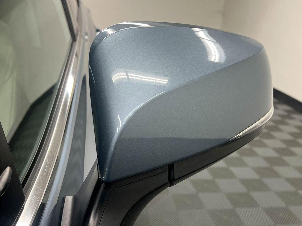 used 2022 Toyota Highlander car, priced at $33,288