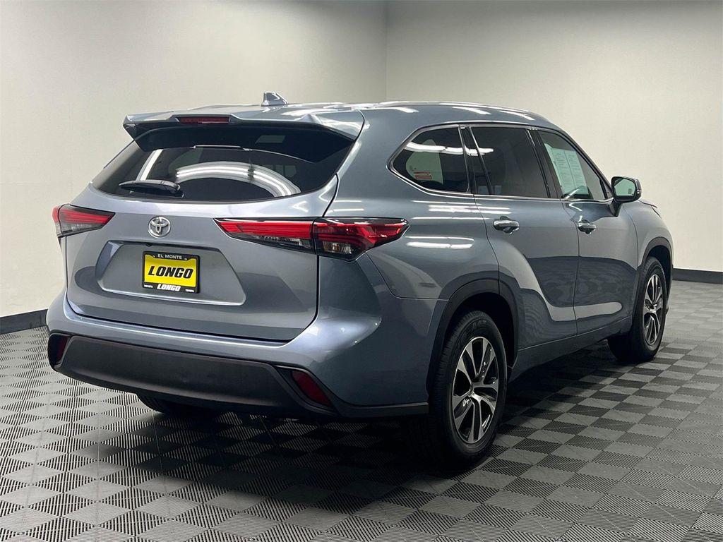 used 2022 Toyota Highlander car, priced at $33,288