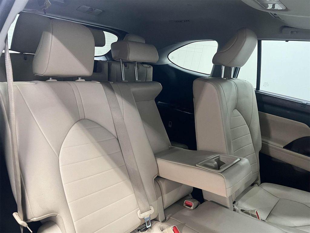 used 2022 Toyota Highlander car, priced at $33,288