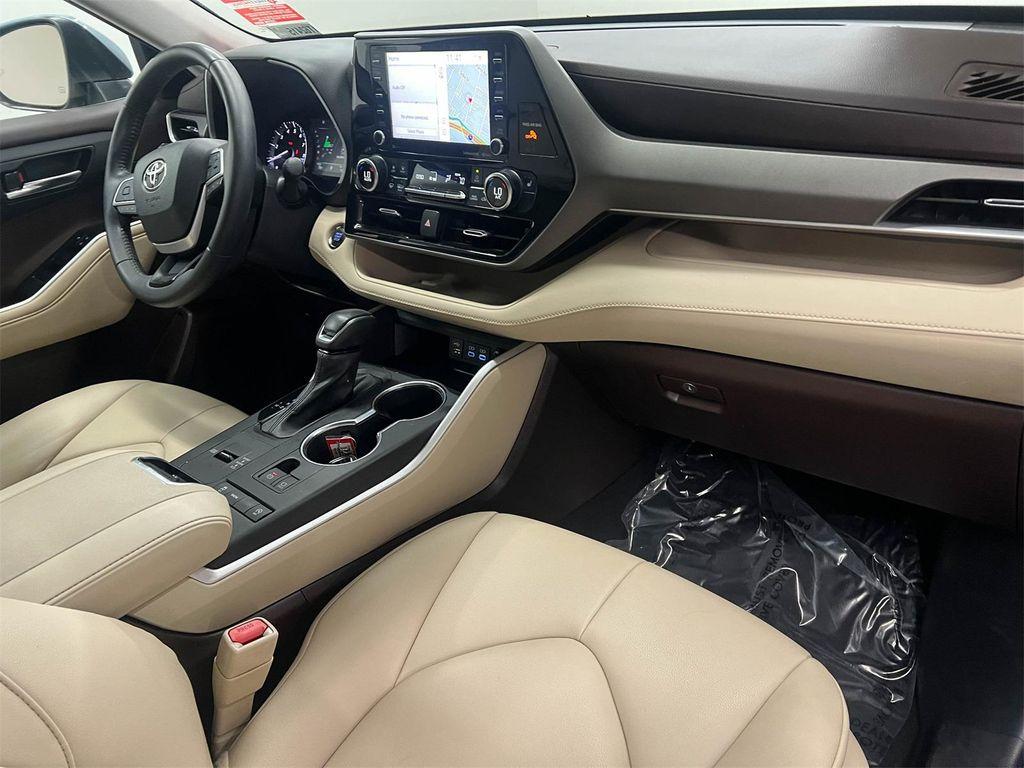 used 2022 Toyota Highlander car, priced at $33,288