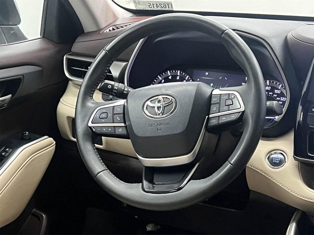 used 2022 Toyota Highlander car, priced at $33,288