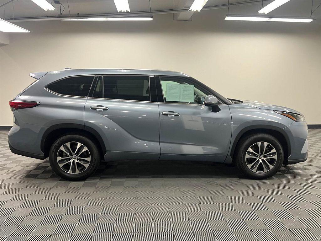 used 2022 Toyota Highlander car, priced at $33,288