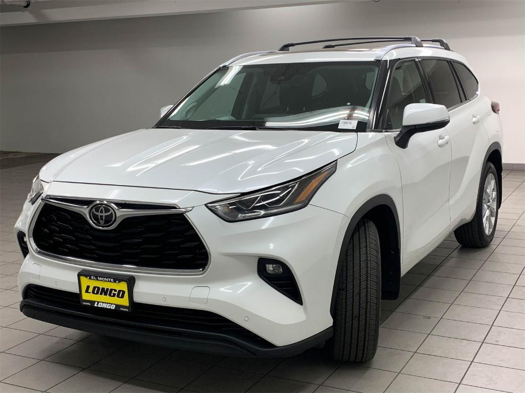 used 2022 Toyota Highlander car, priced at $36,688