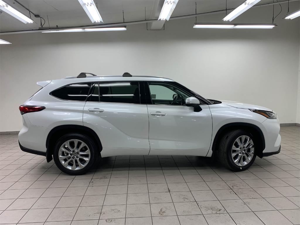 used 2022 Toyota Highlander car, priced at $36,688