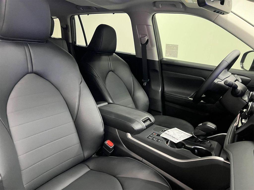 used 2025 Toyota Highlander Hybrid car, priced at $49,488