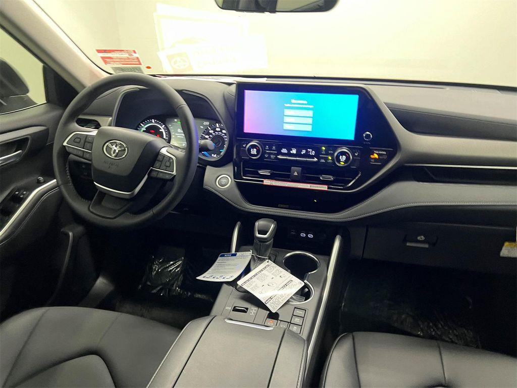 used 2025 Toyota Highlander Hybrid car, priced at $49,488