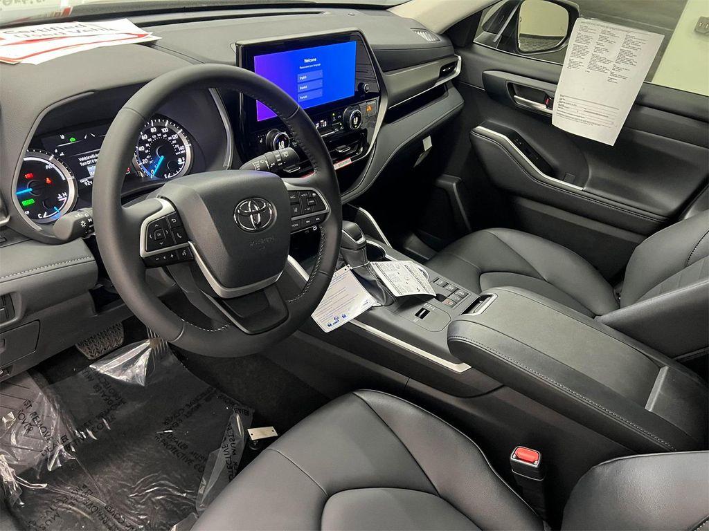 used 2025 Toyota Highlander Hybrid car, priced at $49,488