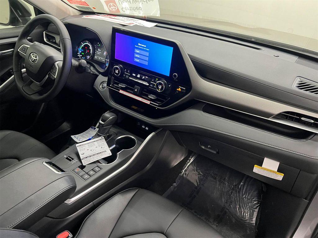 used 2025 Toyota Highlander Hybrid car, priced at $49,488