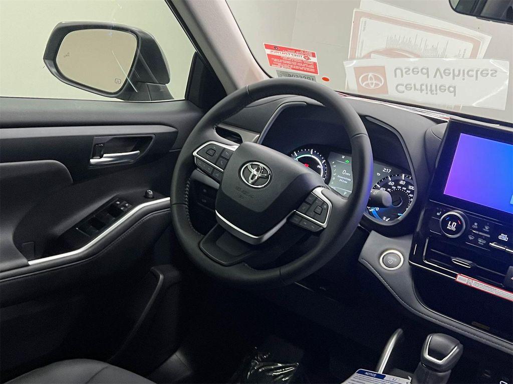 used 2025 Toyota Highlander Hybrid car, priced at $49,488