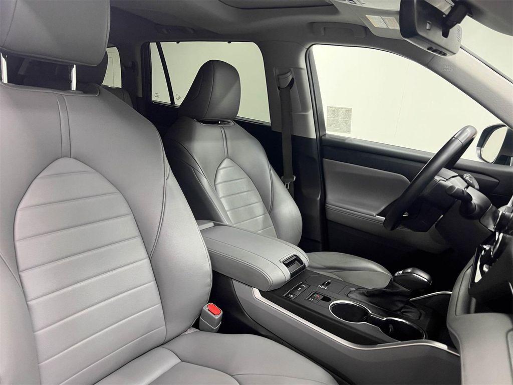 used 2021 Toyota Highlander car, priced at $31,788