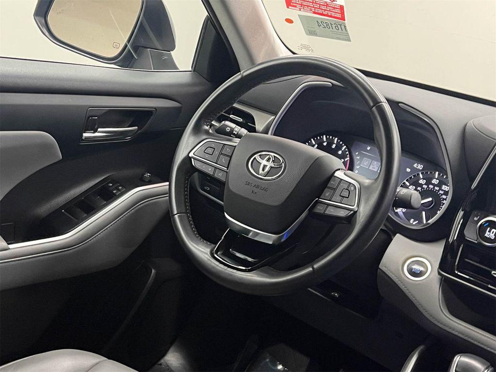 used 2021 Toyota Highlander car, priced at $31,788