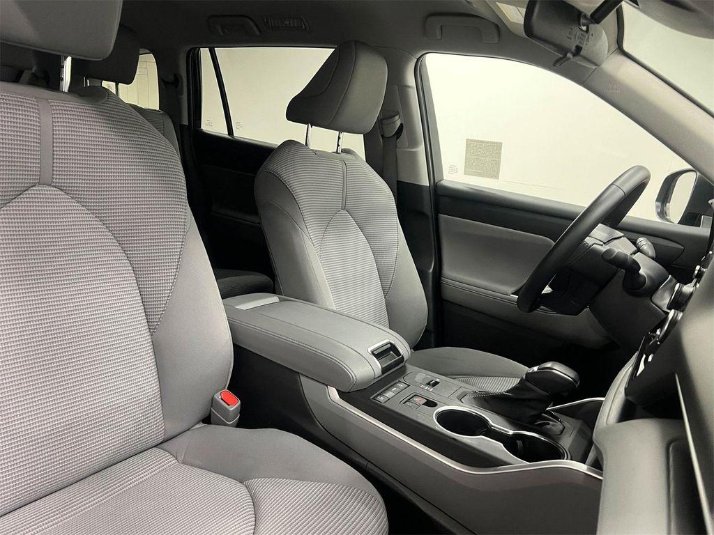 used 2022 Toyota Highlander car, priced at $32,788