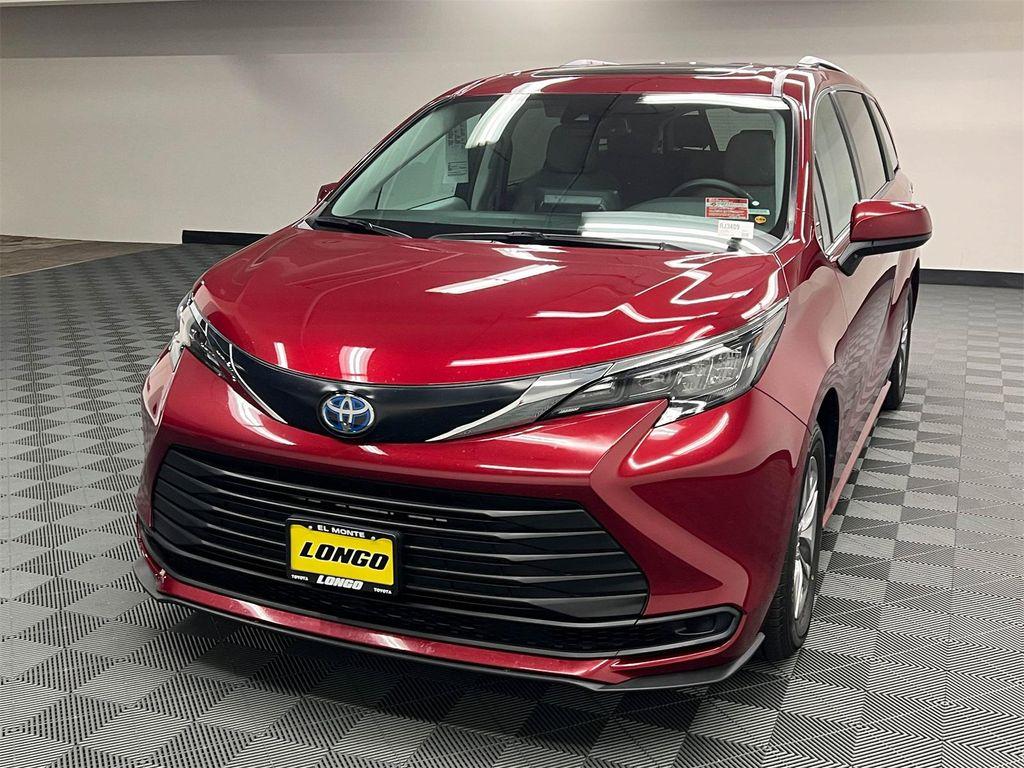 used 2024 Toyota Sienna car, priced at $37,888