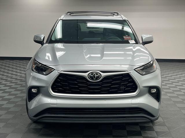 used 2022 Toyota Highlander car, priced at $35,888