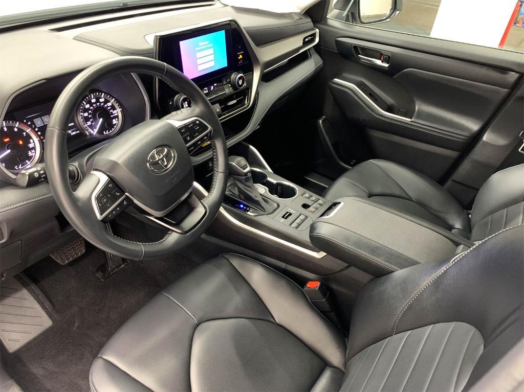 used 2023 Toyota Highlander car, priced at $42,995