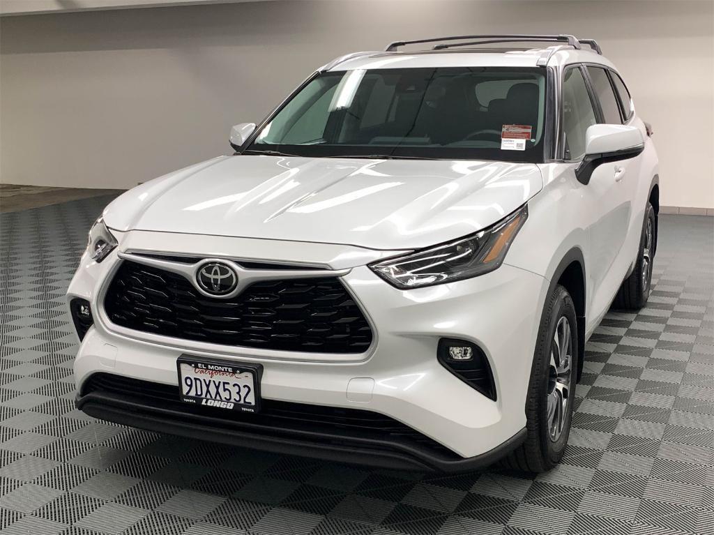 used 2023 Toyota Highlander car, priced at $42,995