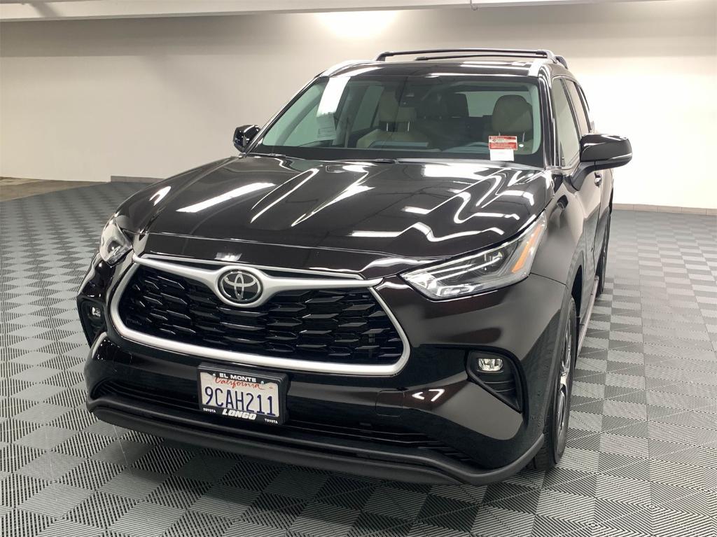 used 2022 Toyota Highlander car, priced at $38,488