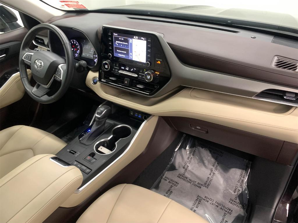 used 2022 Toyota Highlander car, priced at $38,488