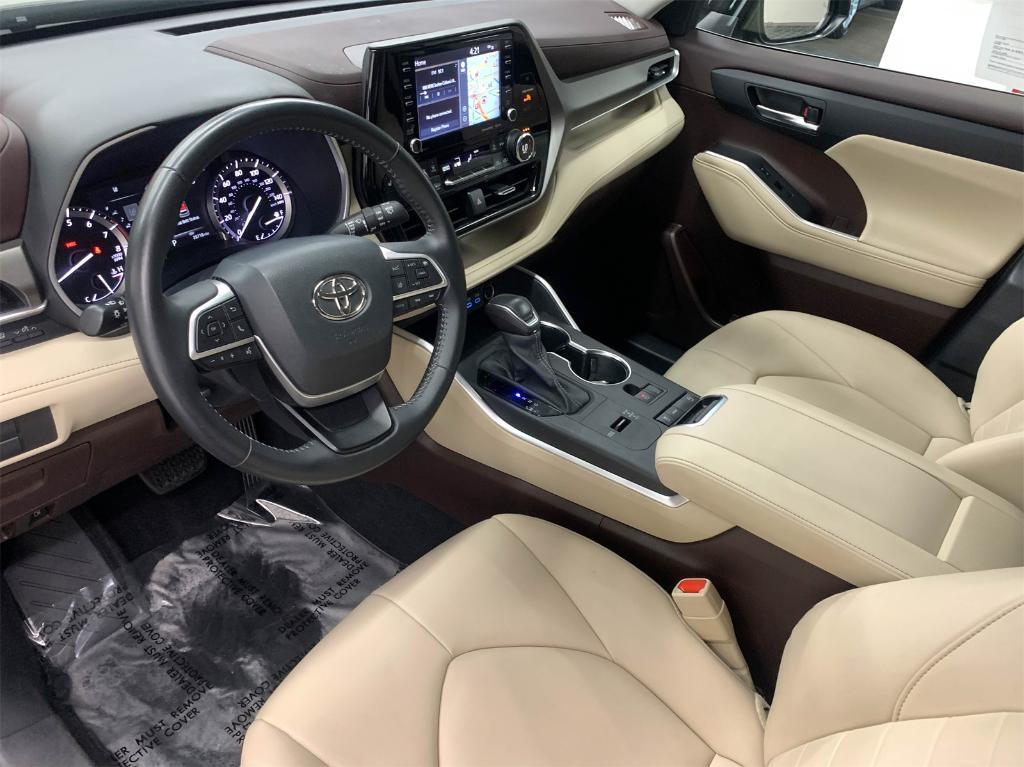 used 2022 Toyota Highlander car, priced at $38,488