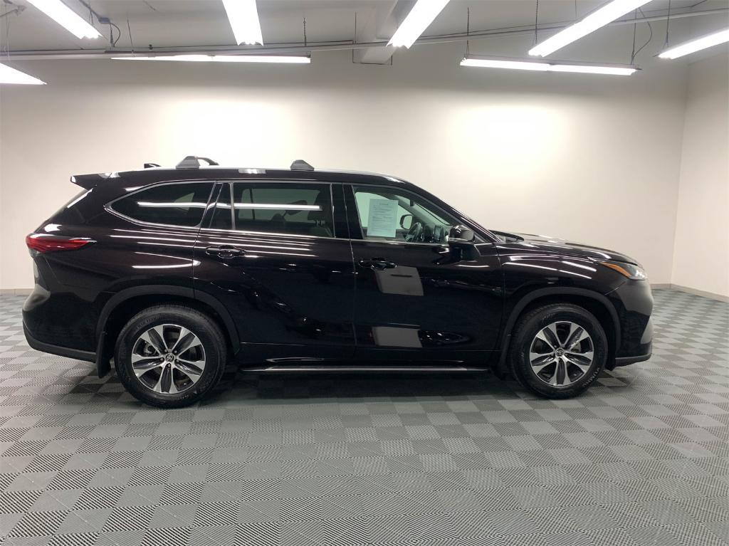 used 2022 Toyota Highlander car, priced at $38,488