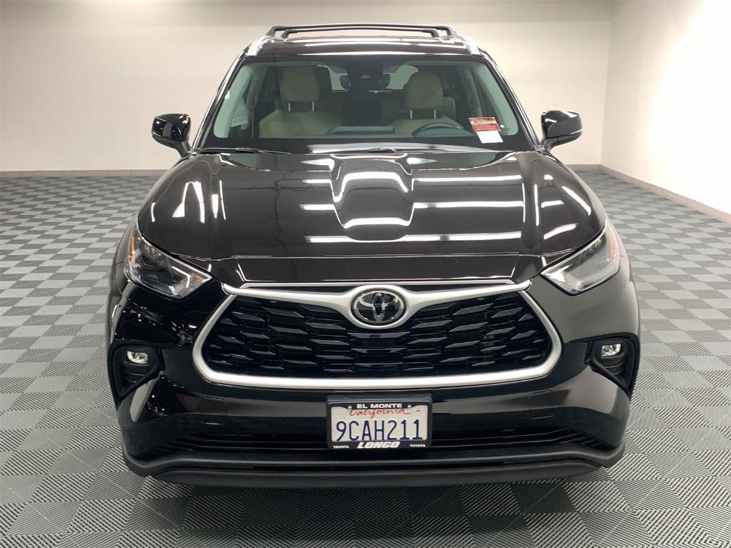 used 2022 Toyota Highlander car, priced at $38,488