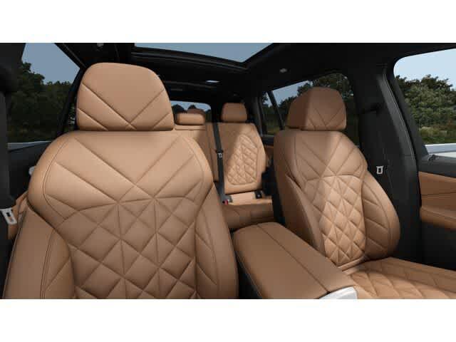new 2026 BMW X7 car, priced at $92,375