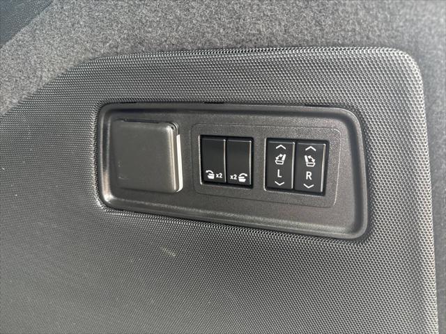 used 2021 Cadillac Escalade ESV car, priced at $63,991
