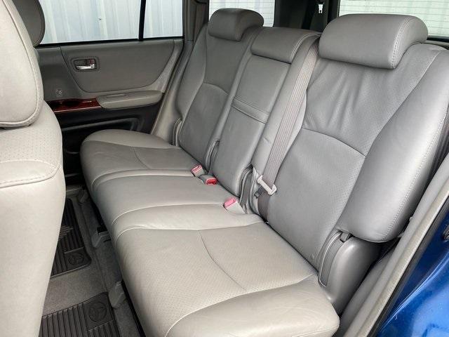 used 2005 Toyota Highlander car, priced at $4,870