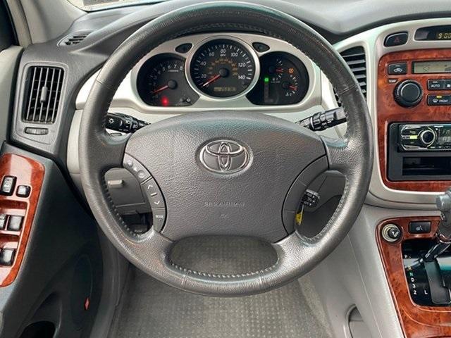 used 2005 Toyota Highlander car, priced at $4,870