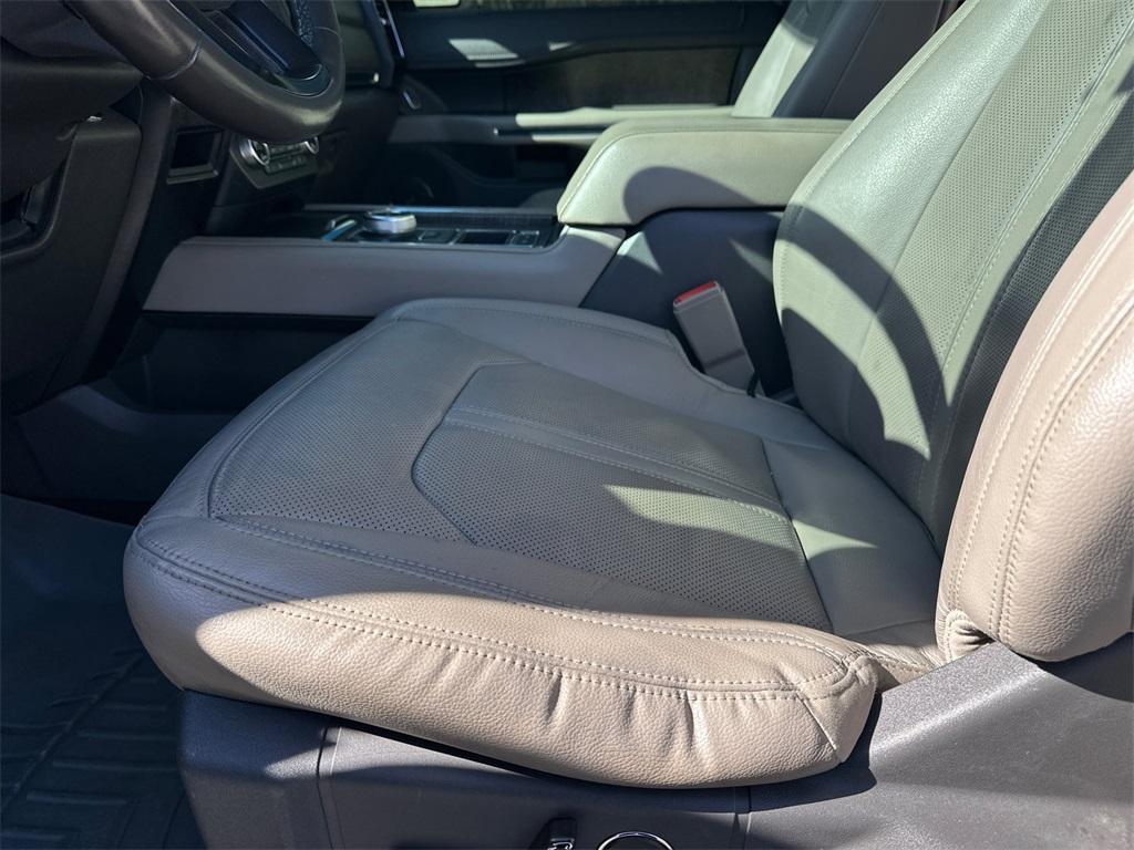 used 2019 Ford Expedition car, priced at $17,286