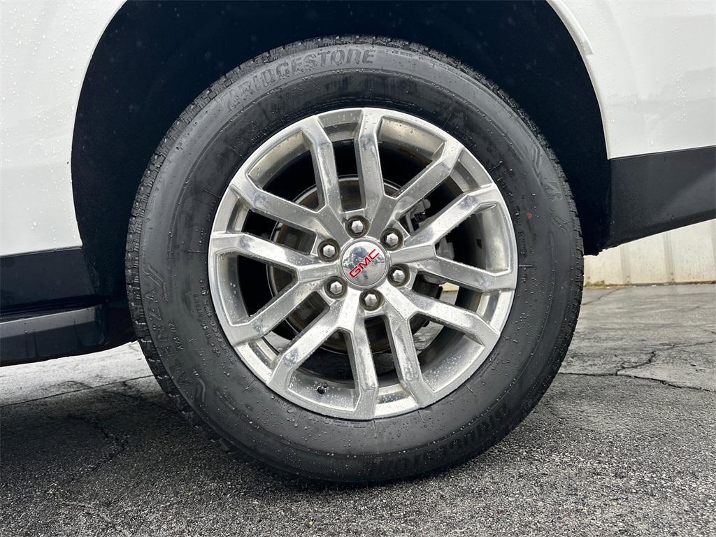 used 2022 GMC Yukon XL car, priced at $40,242