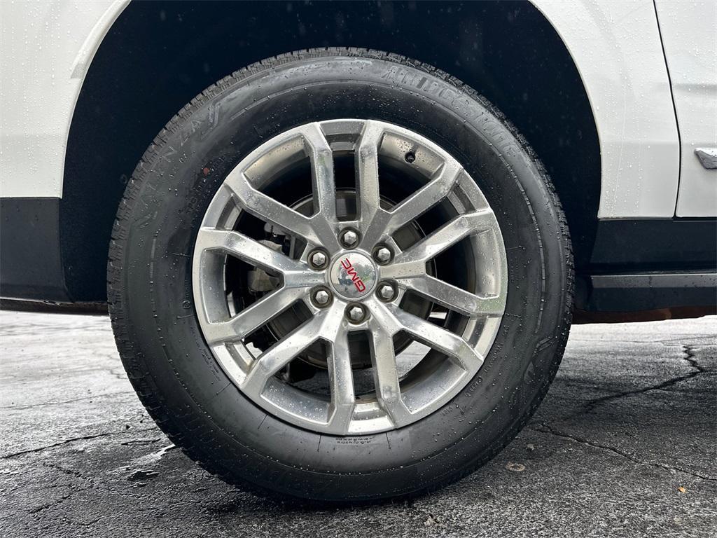 used 2022 GMC Yukon XL car, priced at $40,242