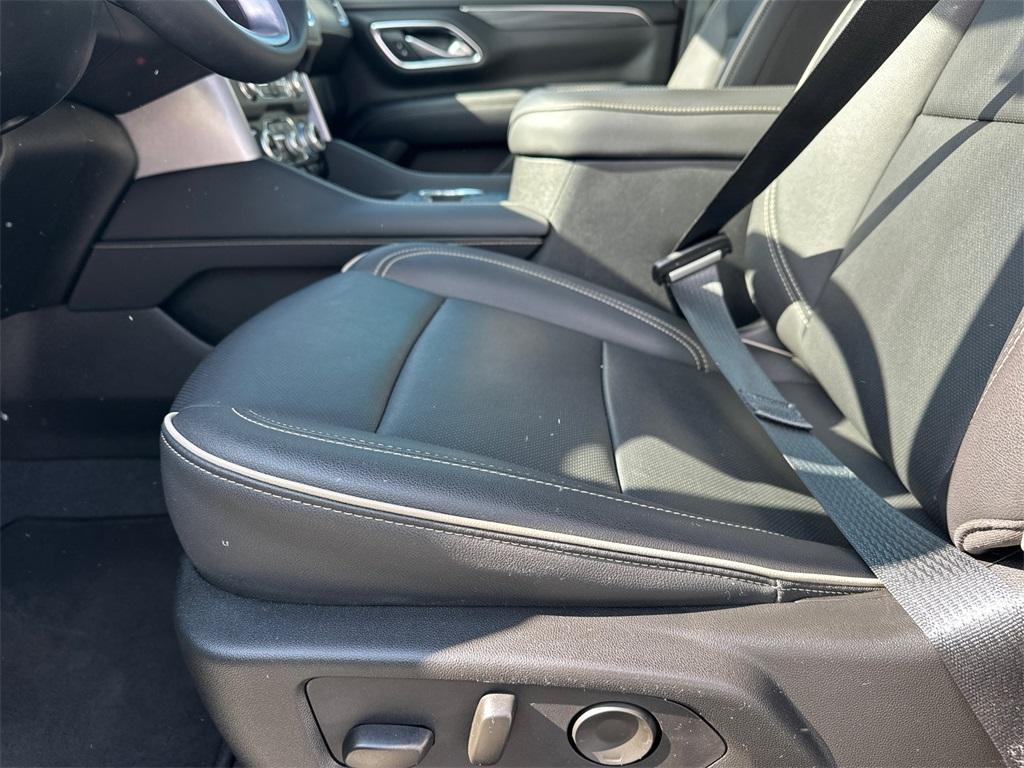 used 2024 GMC Yukon car, priced at $63,613