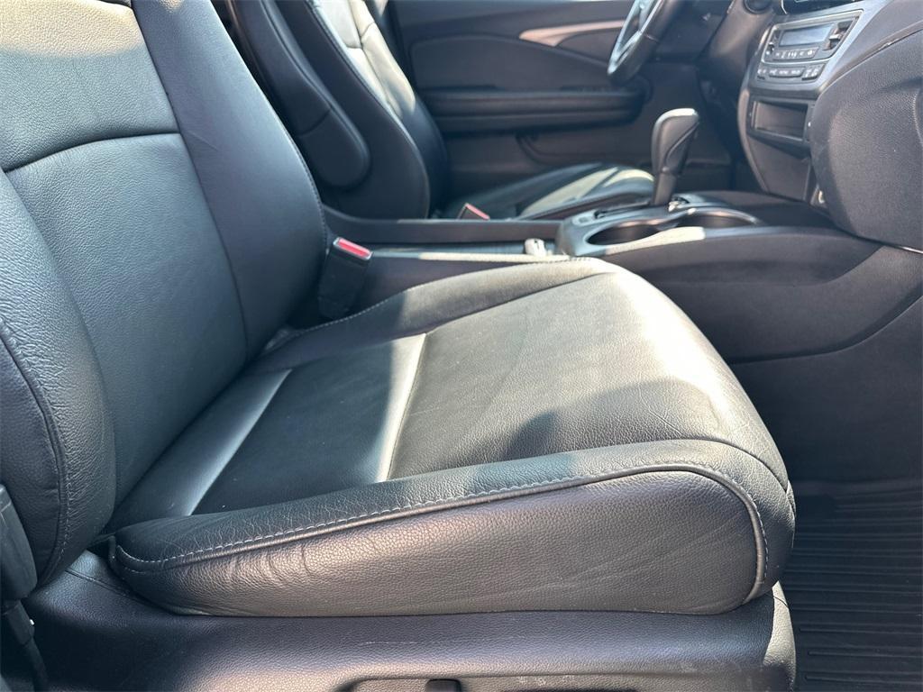 used 2020 Honda Pilot car, priced at $18,335