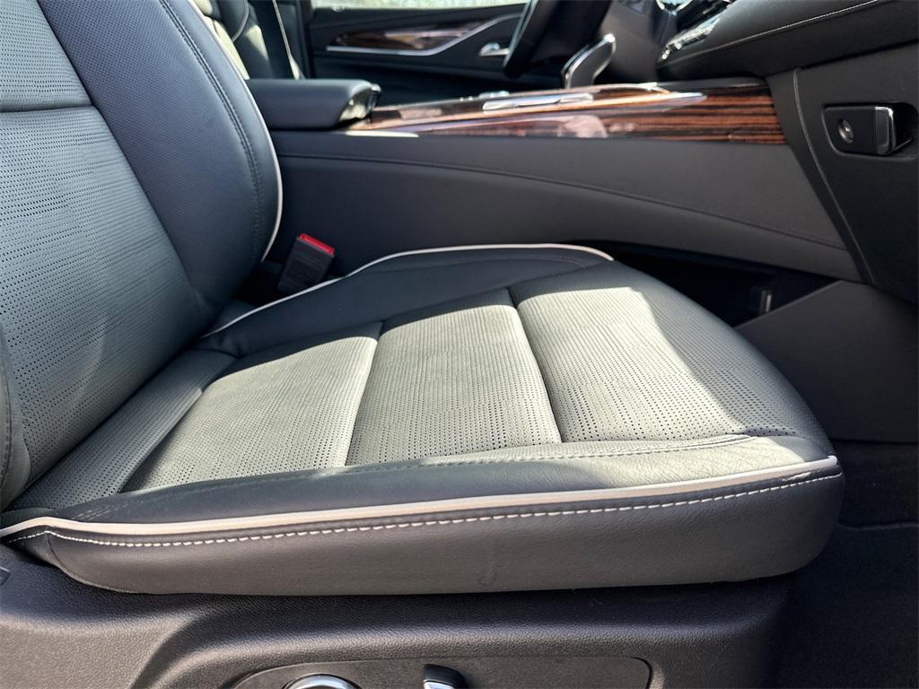 used 2024 Cadillac Escalade ESV car, priced at $90,326