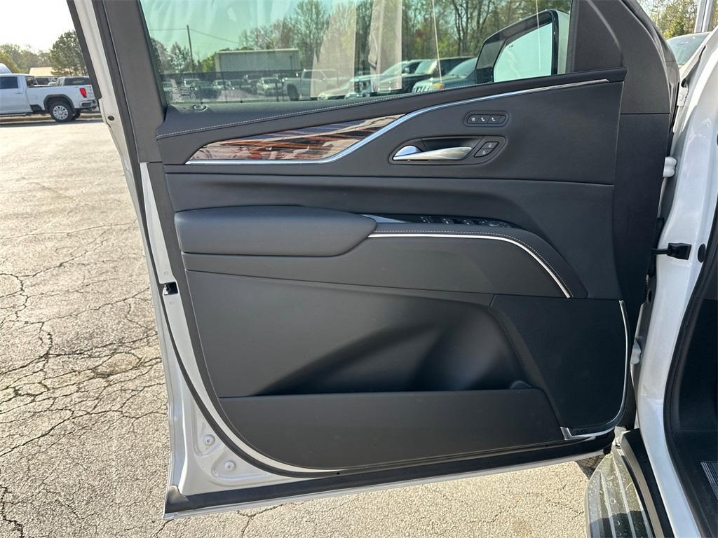 used 2024 Cadillac Escalade ESV car, priced at $90,326