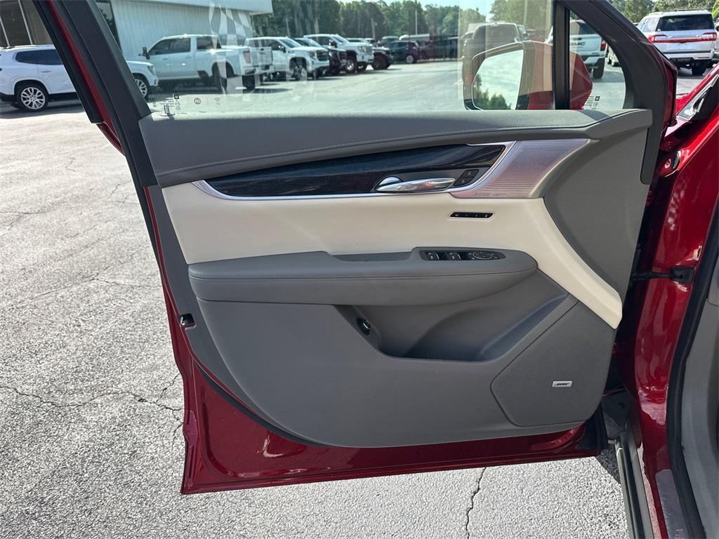 used 2021 Cadillac XT6 car, priced at $27,739