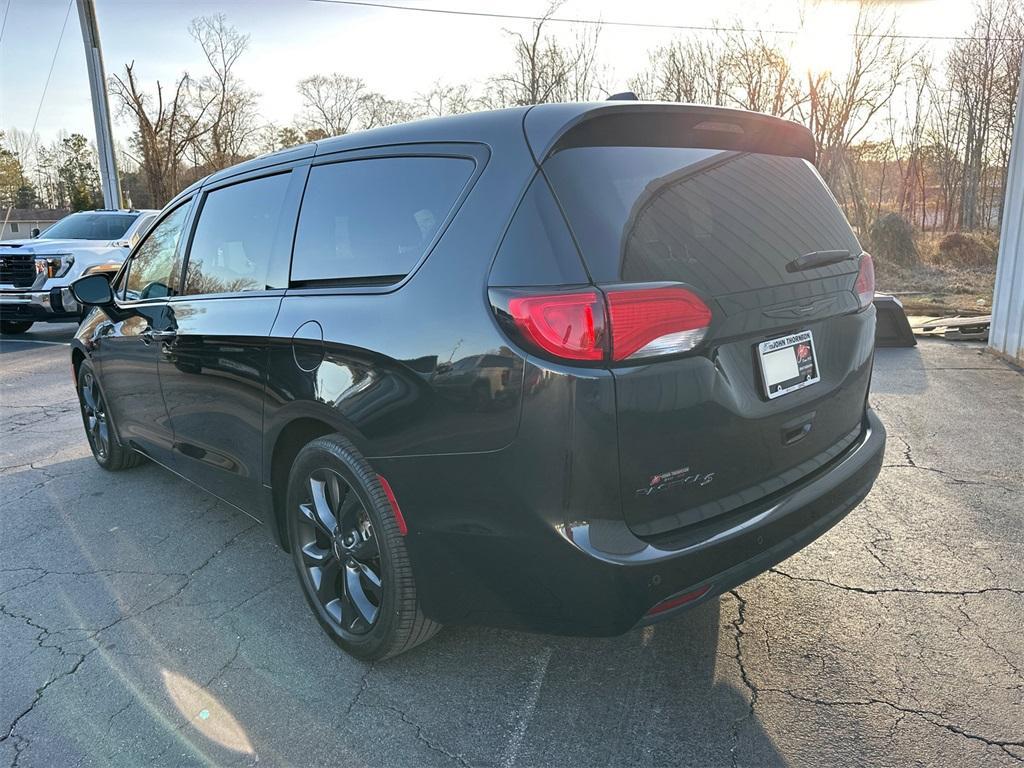 used 2018 Chrysler Pacifica car, priced at $11,339