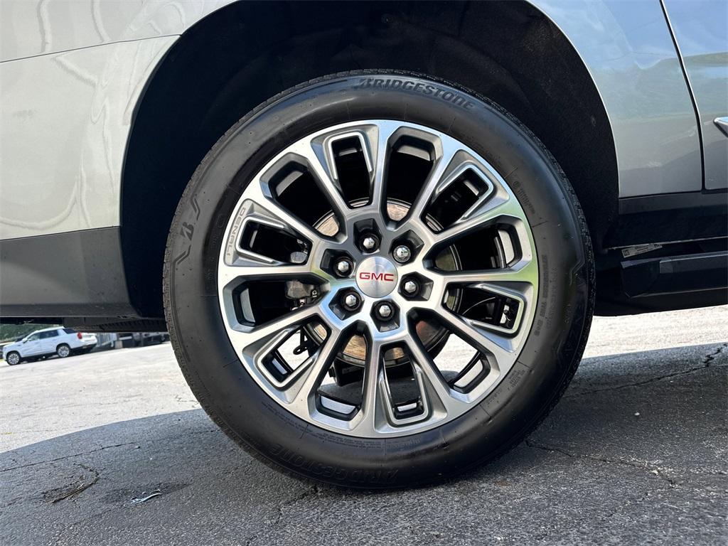 used 2024 GMC Yukon XL car, priced at $75,452