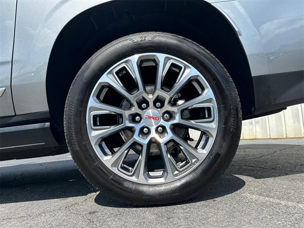 used 2024 GMC Yukon XL car, priced at $75,452
