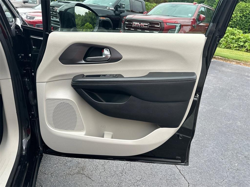 used 2022 Chrysler Pacifica car, priced at $19,585