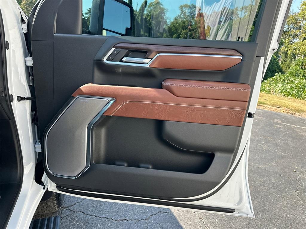 used 2025 GMC Sierra 2500 car, priced at $85,236