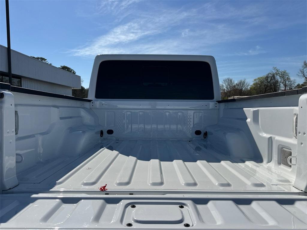 used 2022 Jeep Gladiator car, priced at $40,423