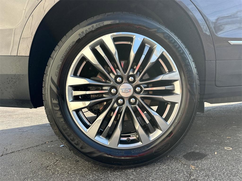 used 2017 Cadillac XT5 car, priced at $19,847