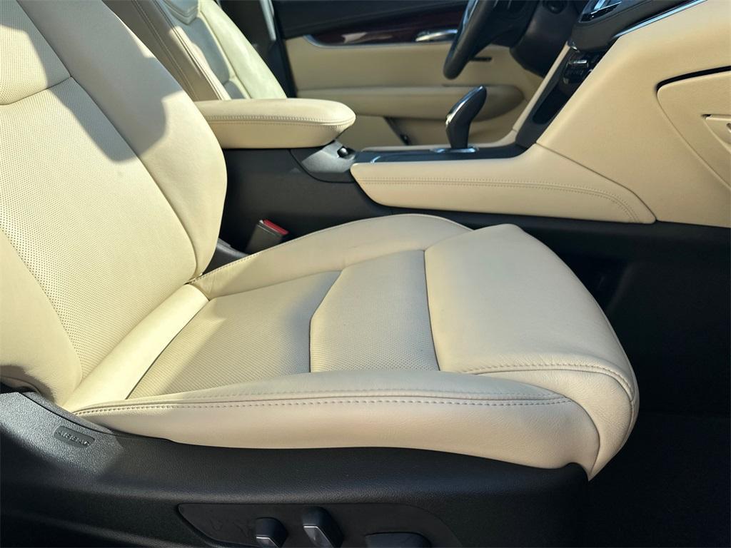 used 2017 Cadillac XT5 car, priced at $19,847