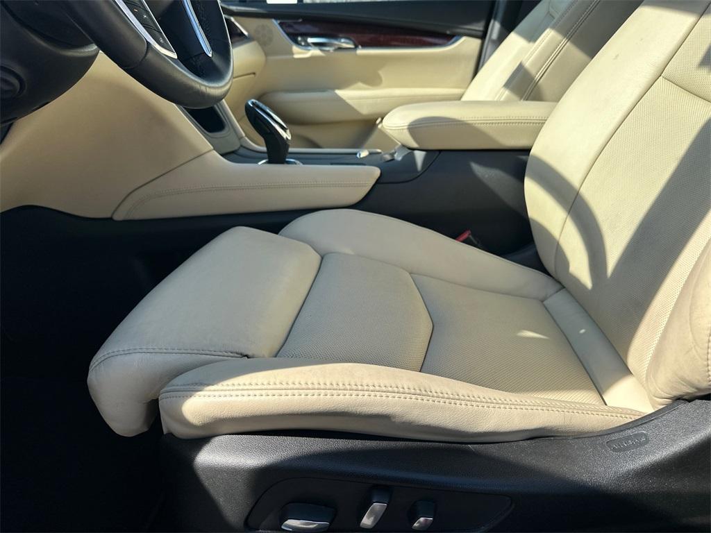 used 2017 Cadillac XT5 car, priced at $19,847