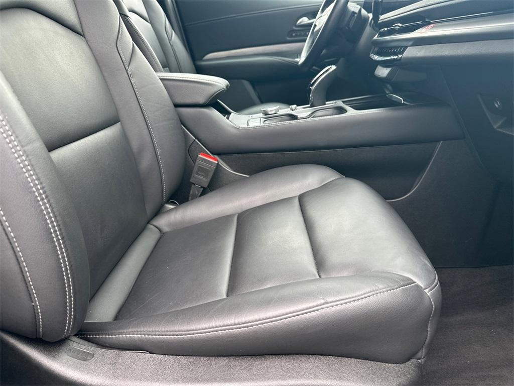 used 2024 Cadillac XT4 car, priced at $30,852