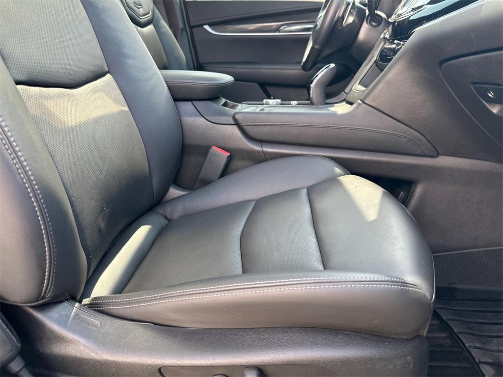 used 2022 Cadillac XT6 car, priced at $32,468